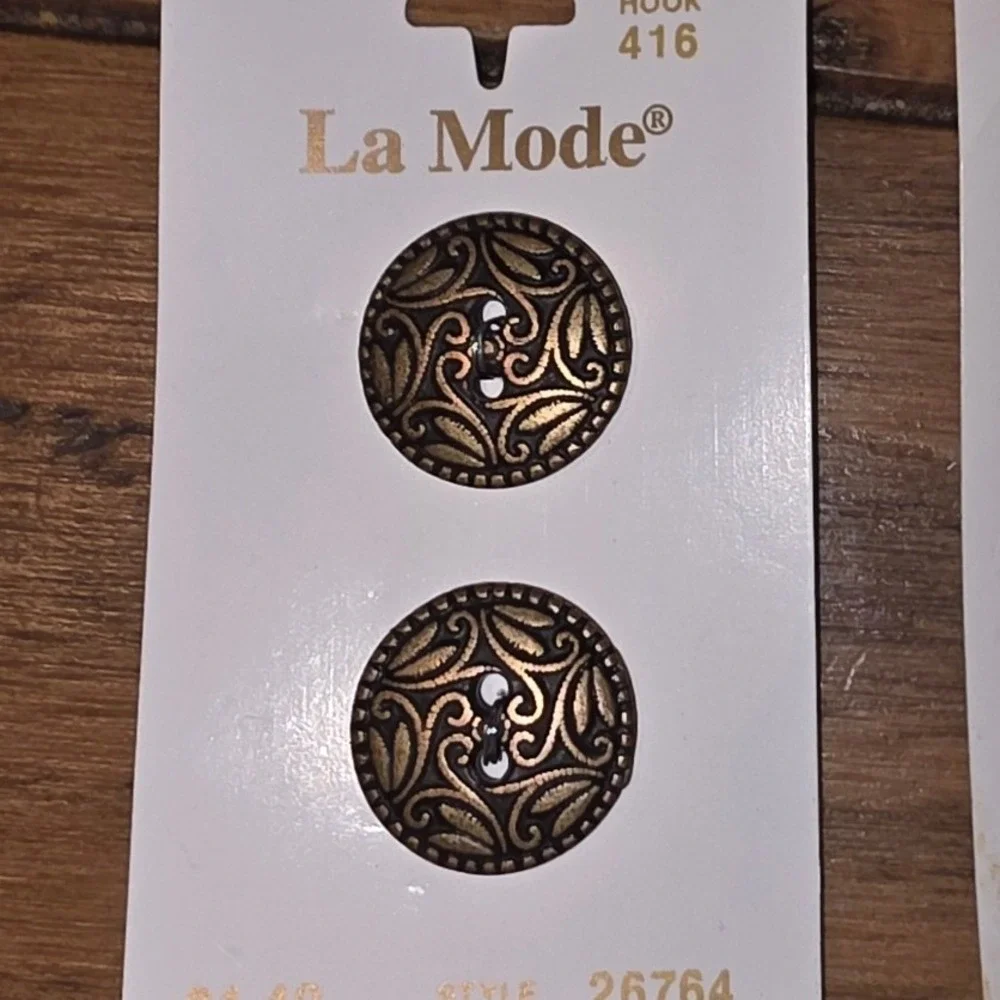 La Mode Buttons Gold Antique Gold Floral Scroll 3/4 and 1 1/8 Inch 6pc Italy